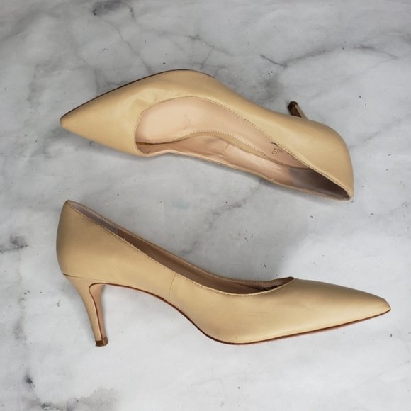 Vince Camuto nude leather pointed toe heels - Picture 3 of 4